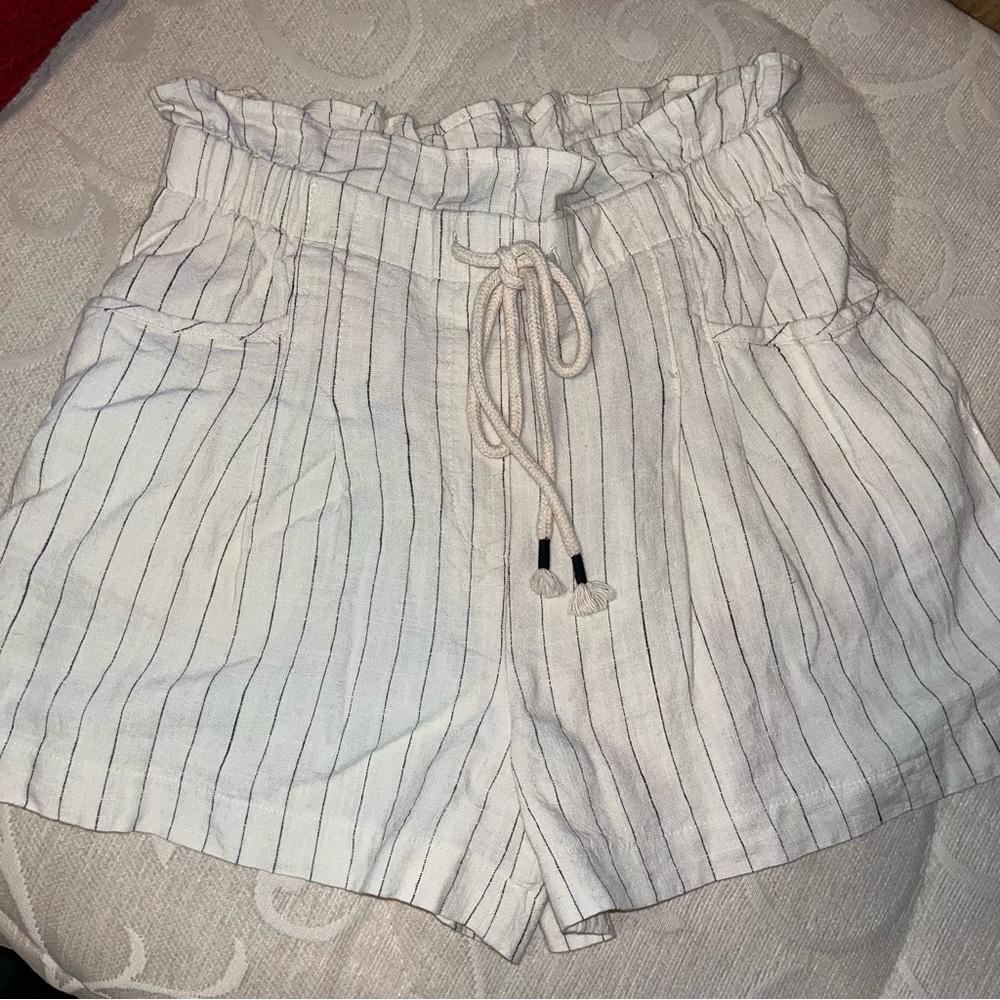 ⭐️ Streetwear Society Ivory Linen High Waist Paperbag Shorts A0